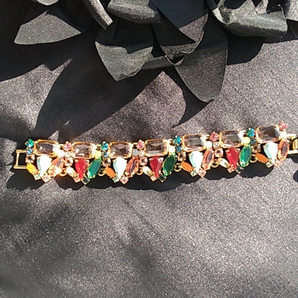 J Crew Glass Bead bracelet NWT Brilliant Peony